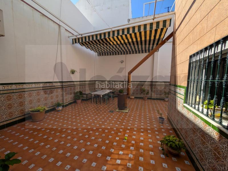 Foto f8c27296-48ac-4f6c-a473-65e086eff605. Casa excelente casa en la urbanización de los castillos en Alcalá de Guadaira