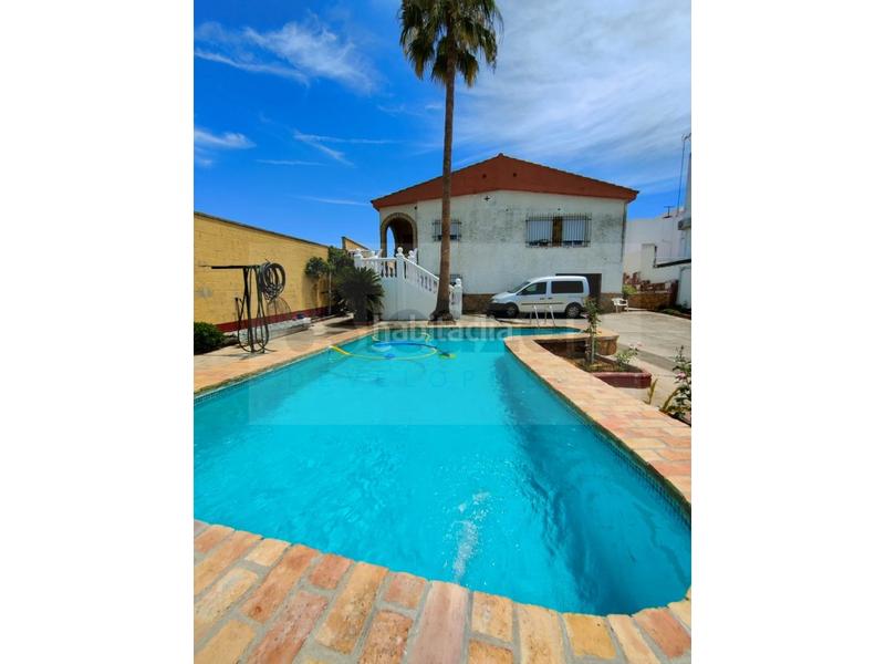 Foto 1be02cd0-4ead-45fb-a3cd-3802c38931b0. Chalet avec parking dans Nueva Alcalá Alcalá de Guadaira