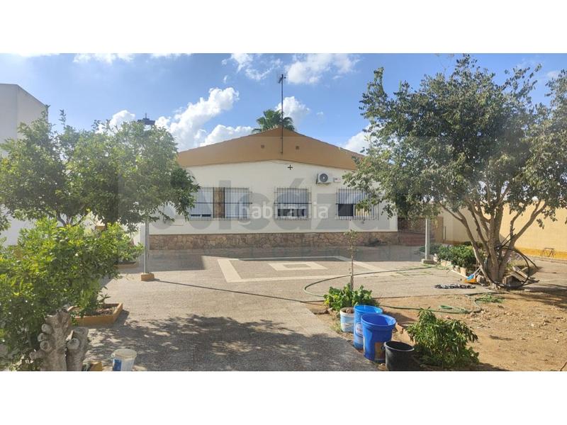 Foto 1e5106bb-ce36-49ae-8245-7b737b9bbf98. Chalet avec parking dans Nueva Alcalá Alcalá de Guadaira