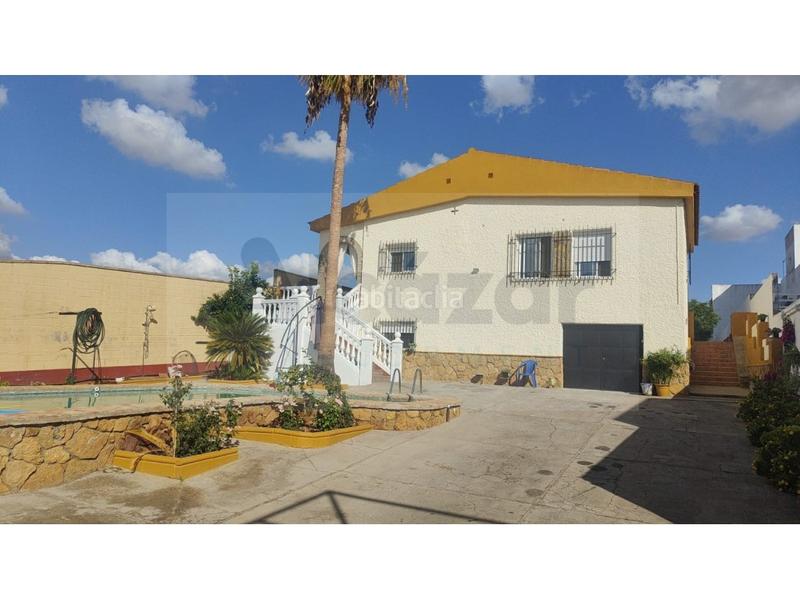 Foto a47de48e-1189-4a83-8425-13f7ce61a08e. Chalet avec parking dans Nueva Alcalá Alcalá de Guadaira