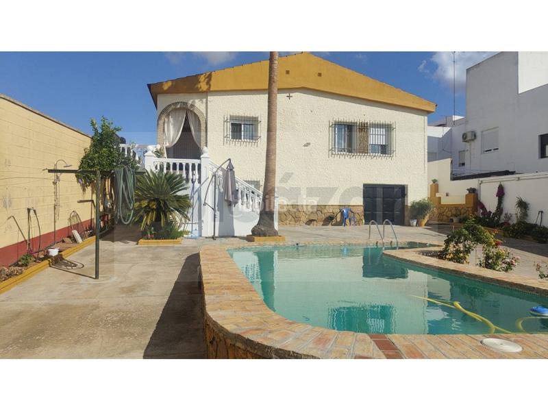 Foto adc6d203-1fc8-458f-9d98-ccb744fc2b7d. Chalet avec parking dans Nueva Alcalá Alcalá de Guadaira