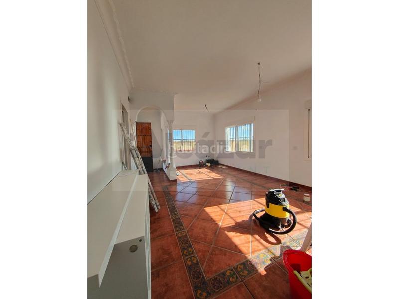 Foto c16c295e-4cdc-4c10-bdef-2d35f2d1f2cd. Chalet avec parking dans Nueva Alcalá Alcalá de Guadaira