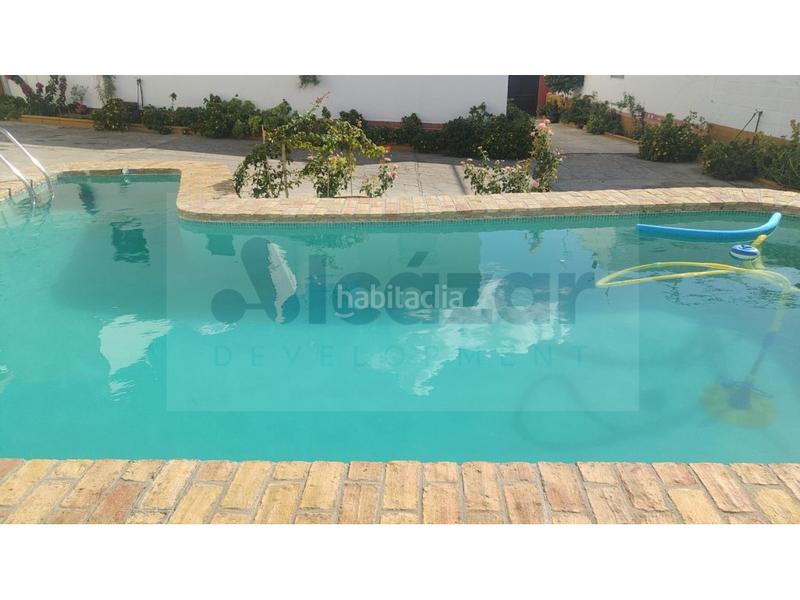 Foto c3291e13-f3da-4dec-bdb6-719405a5bd5f. Chalet avec parking dans Nueva Alcalá Alcalá de Guadaira