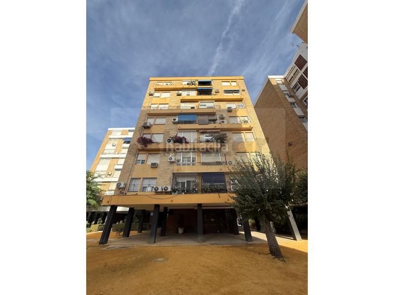 Foto 6db8f3ce-181d-4958-876d-79eaba76074f. Pis amb aparcament a Barrio del Nervión Sevilla