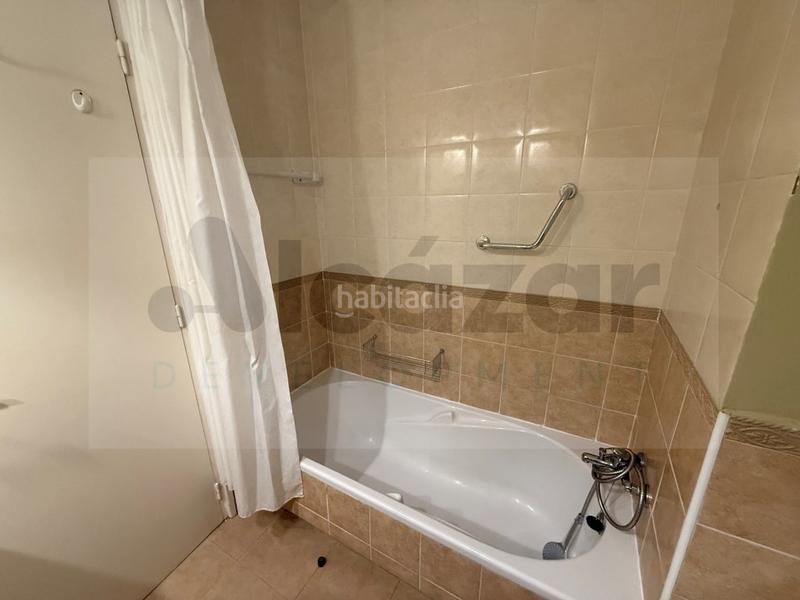 Foto 94dc39e1-9ecf-43ef-bd2e-2272ceb3b157. Pis amb aparcament a Barrio del Nervión Sevilla