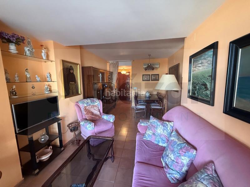 Foto fe58f5fa-71e1-4db8-afff-bada4b44cd18. Pis amb aparcament a Barrio del Nervión Sevilla