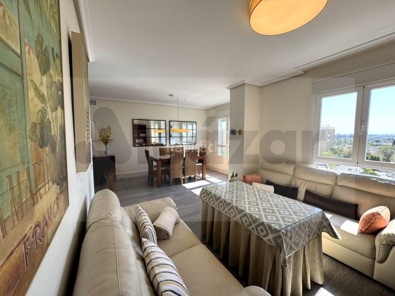 Foto f9bebf1d-e0da-4e10-9341-944d8195ec39. Pis amb aparcament piscina a Santa Clara Sevilla