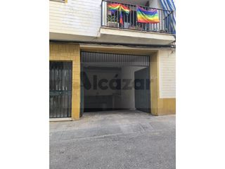 Autoparkplatz  Calle sor petra. Grupo de garajes con trastero