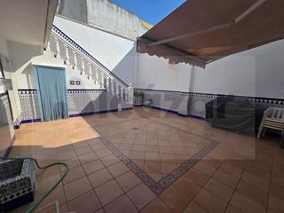 Casa en Centro. Casa junto a colegio silos