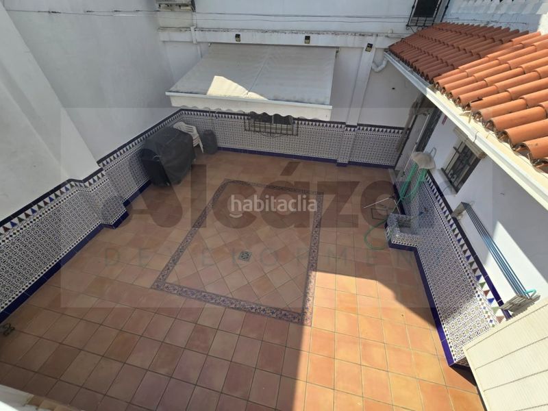 Foto b72fb606-db4d-47f4-b851-cd34c005c216. Casa amb aparcament a Centro Alcalá de Guadaira