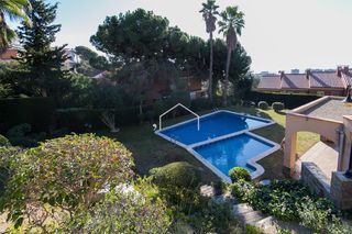 Chalet  Carrer montseny. ?? casa a cuatro vientos con piscina, jardín, vistas al mar y gr