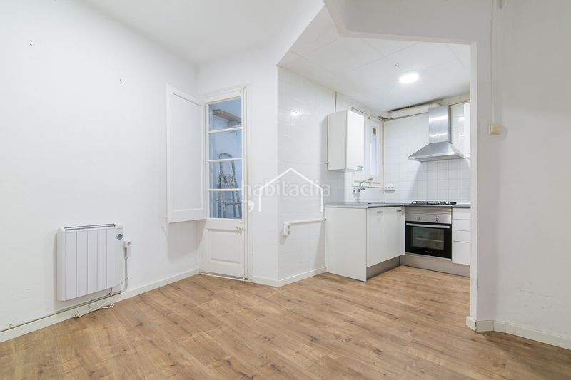 Foto 37325cf9-e6e3-43b1-85ba-5eb9707fed63. Pis amb calefacció a Raval Barcelona