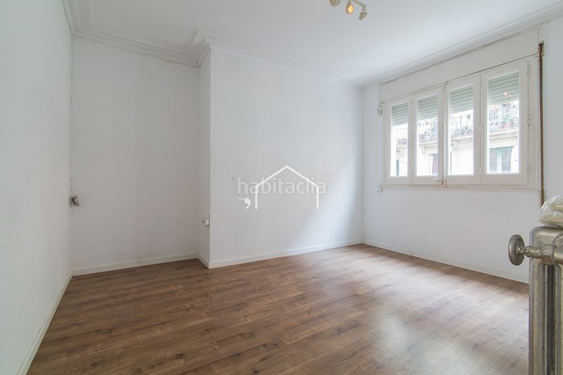 Foto 5d63b800-126a-4f0e-ae2b-de3f8d184c15. Pis amb calefacció a Raval Barcelona