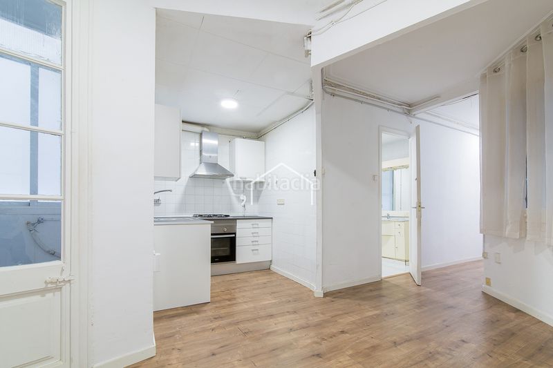 Foto bcace6c5-c359-4844-8b26-a12fcfba5968. Pis amb calefacció a Raval Barcelona