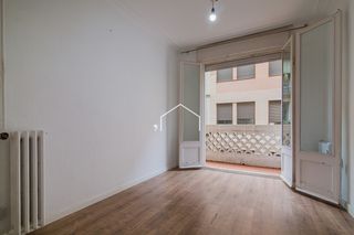Piso  Carrer del doctor dou. Principal en el centro de barcelona, junto al macba � 3 habitaci
