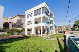 Xalet  Cam� a alella. Edificio con gran parcela y alto potencial de inversi�n