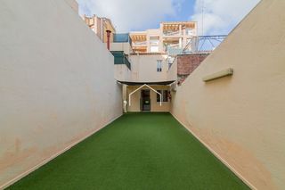 Xalet  Passatge d'aloi. Casa con encanto y gran patio en el corazón de sant andreu