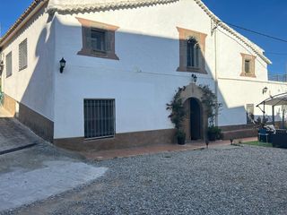 Bauernhof  Avinguda mare de déu de la cisa. Masia