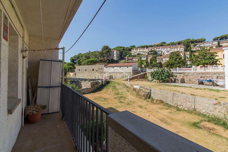 Foto acf9d00c-1678-4adb-b48e-31336235af08. Pis amb aparcament a Teià