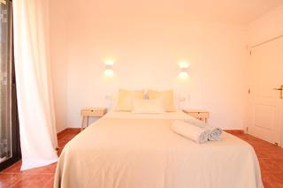 Lloguer Estudi a Foners. Leer el anuncio gracias habitación con vistas al mar