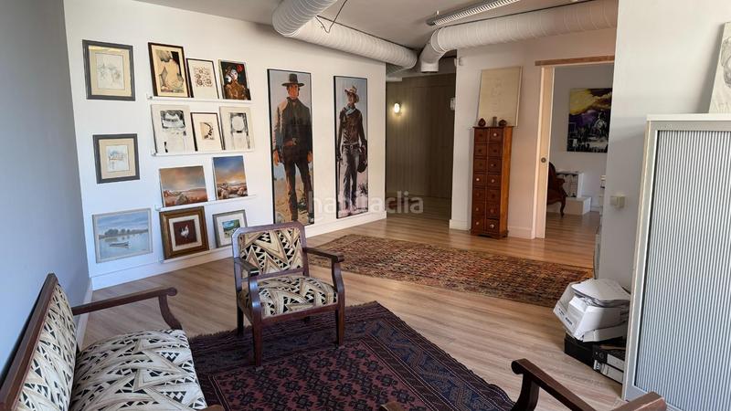 Foto f753b937-56e2-4d76-82c4-6209546fbda8. Location local commercial dans Eixample Nord Girona