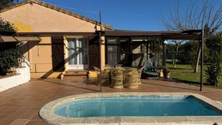Xalet a Mas Pere-Ro de Oro. Casa en una sola planta con piscina y vistas abiertas en mas per