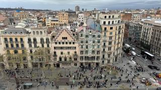 Pis a Dreta de lEixample. Elegancia modernista frente a casa batll  paseo de gracia