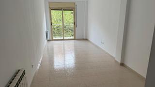 Pis  Garrotxa-sta eugenia. Luminoso piso de 3 habitaciones con ascensor en girona