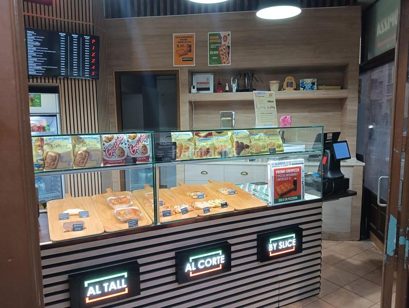 Foto a64bf3c2-f632-4808-9f61-ef1a515a5dcc. Trapasso locale commerciale in Eixample Nord Girona