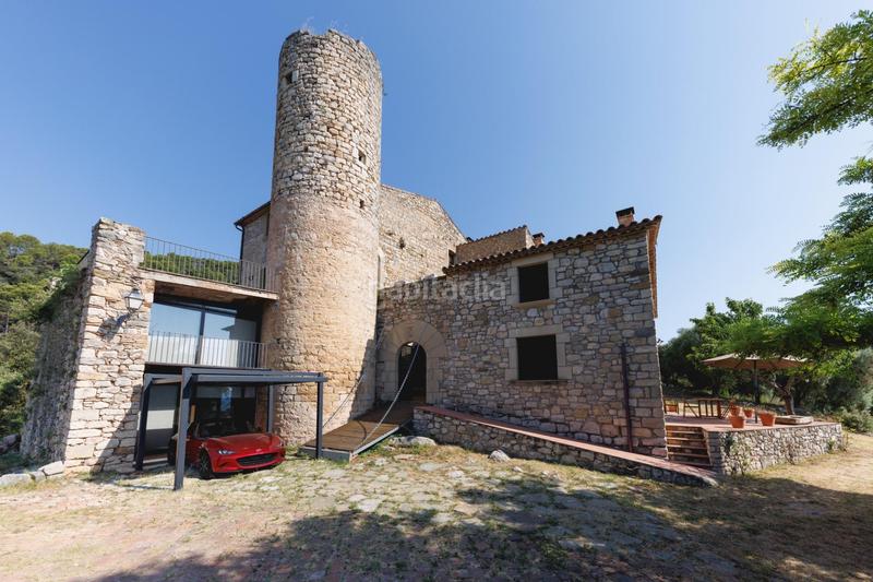 Foto ab1d0e24-4096-4009-af07-559b0d02f9bf. Masía torre d castillo del siglo x con licencia turística y beneficios fiscales, en venta en girona en Amer