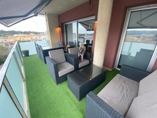 Appartement à Sant Joan - Vilarromà. Piso amplio y esquinero con terraza de 15 m y vistas abiertas