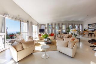 Chalet in Urbanitzacions. Exclusiva villa de diseño con vistas panorámicas al mar en platj