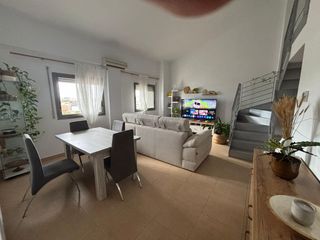 Duplex à Eixample Sud-Migdia. Dúplex reformat de 132 m2, molt lluminós i actualment en rendibi