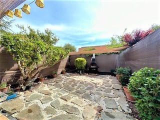 Maison jumele dans Santa Perptua de Mogoda. Espectacular casa con zona comunitaria con jardin y piscina