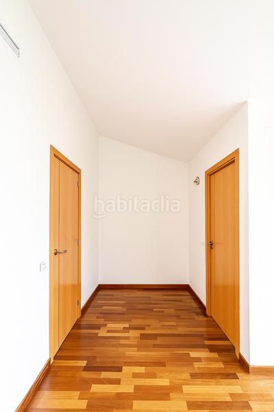 Foto ad53a8eb-9a1a-47ff-8faf-d3a8a3ea6423. Dúplex duplex en can roses con pk, trastero y piscina en Rubí