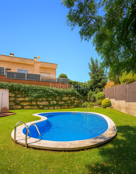 Foto e8c259fc-87bf-41a9-91e5-efe2b12fa770. Dúplex duplex en can roses con pk, trastero y piscina en Rubí