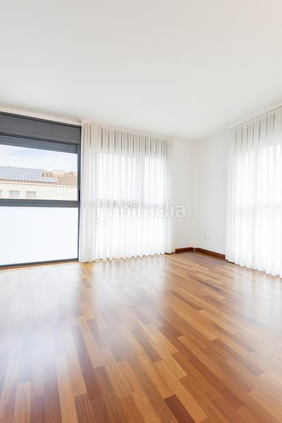Foto ffbe8d88-d12e-4c61-b598-eb7d296bc824. Dúplex duplex en can roses con pk, trastero y piscina en Rubí