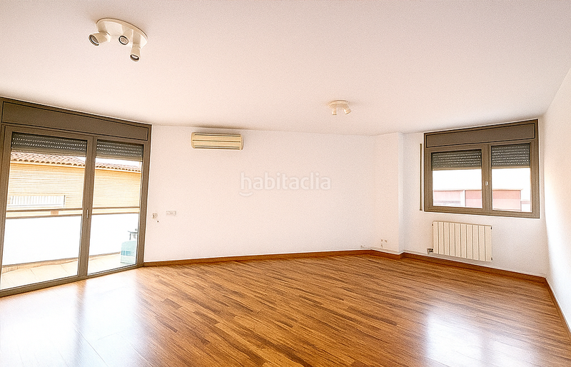 Foto 236c221a-6abe-4358-a8f2-f1e584203914. Dúplex duplex con terraza, parquing y trastero en Rubí