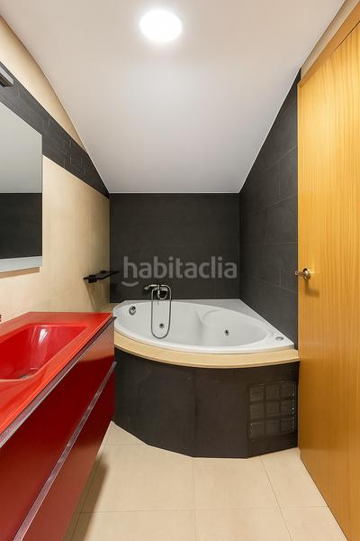 Foto 67f4aa49-2bcf-4dae-8c35-31556767a935. Dúplex duplex con terraza, parquing y trastero en Rubí