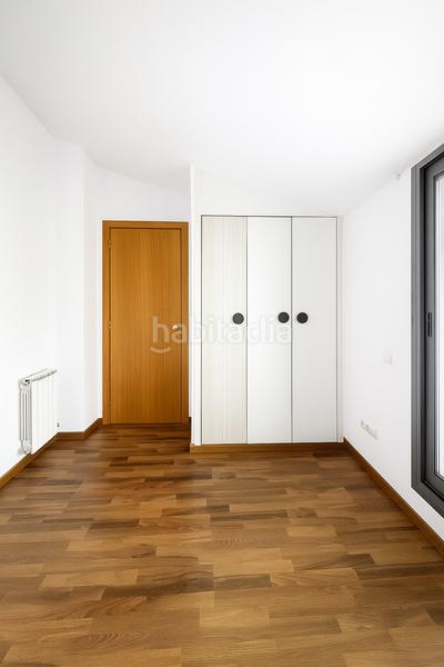 Foto 8977ce42-ad59-47d0-8670-54e0078706a3. Dúplex duplex con terraza, parquing y trastero en Rubí