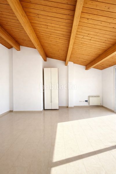 Foto b135b6be-1838-45da-8755-1fa38827b50b. Casa adossada amb calefacció aparcament piscina a Matadepera