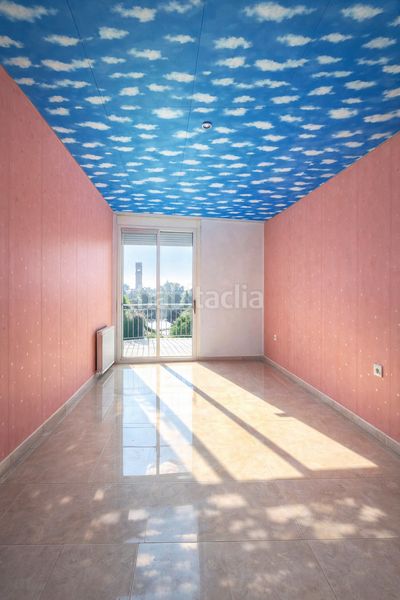 Foto b884849d-5a0c-4f2d-ba39-7f659cd3c0b1. Casa adossada amb calefacció aparcament piscina a Matadepera