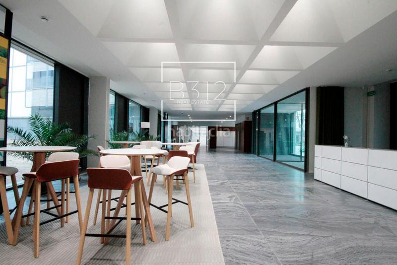 Foto 2c2d2dcf-ede1-44b6-a7bb-3e13b90f3a8c. Location local commercial dans pere iv 416 dans Provençals del Poblenou Barcelona