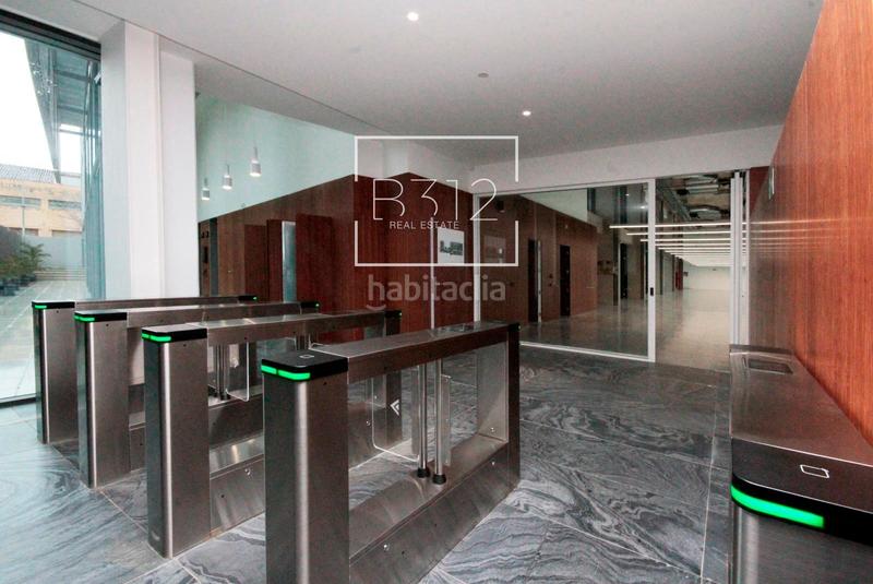 Foto 6ddde845-bc02-4a15-ac11-17dc5b8a4611. Rent business premise in pere iv 416 in Provençals del Poblenou Barcelona