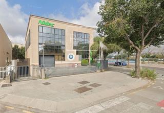 Miete Fabrikhalle  Rafael barradas. Edificio corporativo en hospitalet