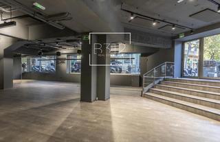 Location Local commercial  Paris. Local con 23 metros de fachada en eixample