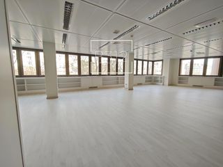 Rent Office space  Francesc macià. Oficina representativa en edificio icónico en plaza francesc mac