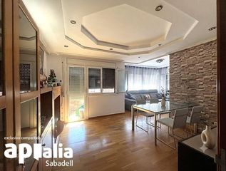 Pis a Sentmenat. Piso de 4 habitaciones en pleno centro
