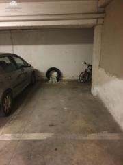 Parking voiture à Banyeres. Parking en barri del gas