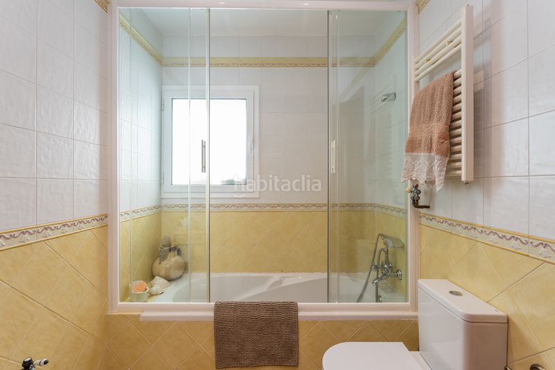 Foto 42f2b69c-e241-44da-bdbb-4f153fc32fd5. Xalet amb calefacció aparcament piscina a La Sentiu Gavà